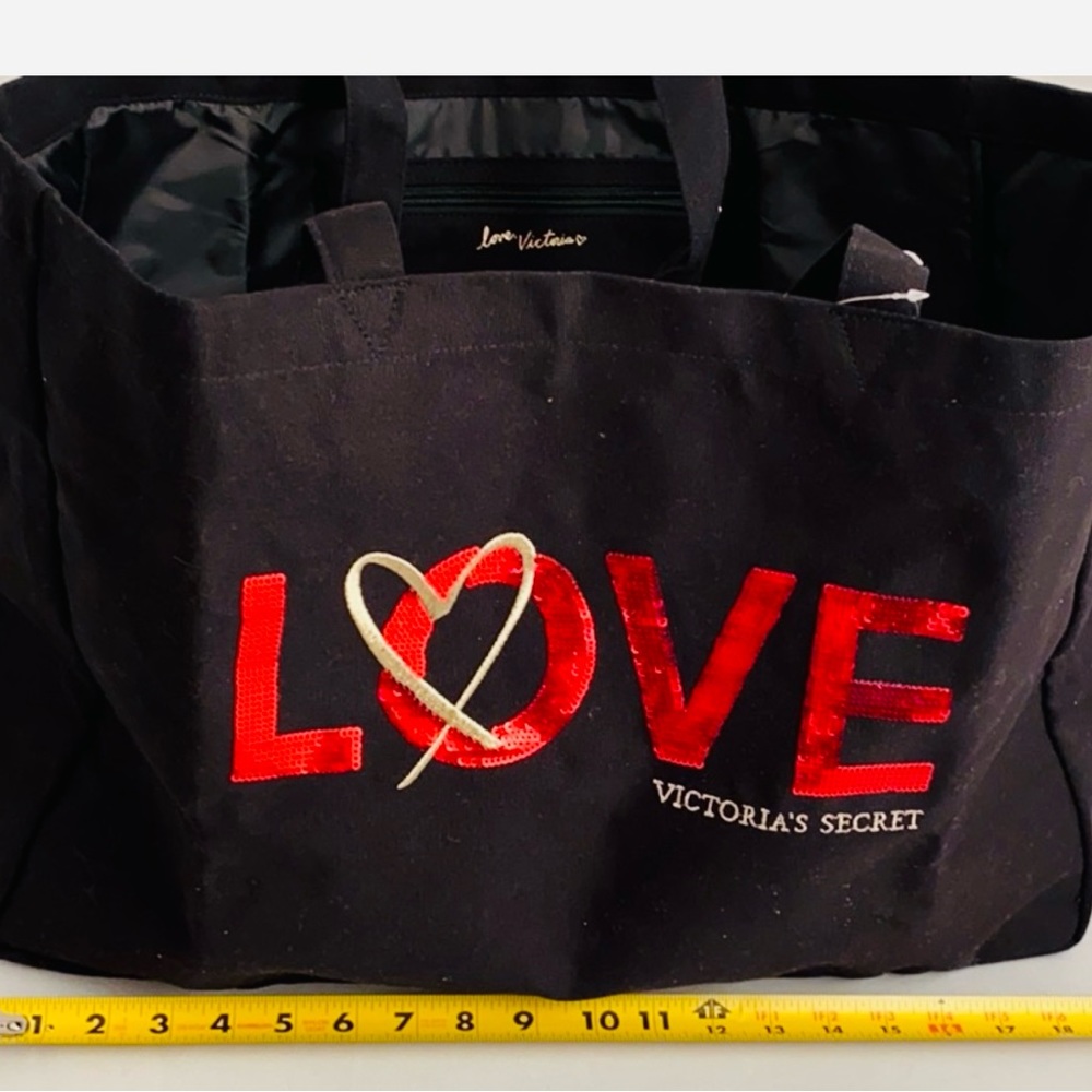 Victoria Secret Gorgeous Big Travel Detailed Bag. Carry everything with you. - Picture 6 of 7